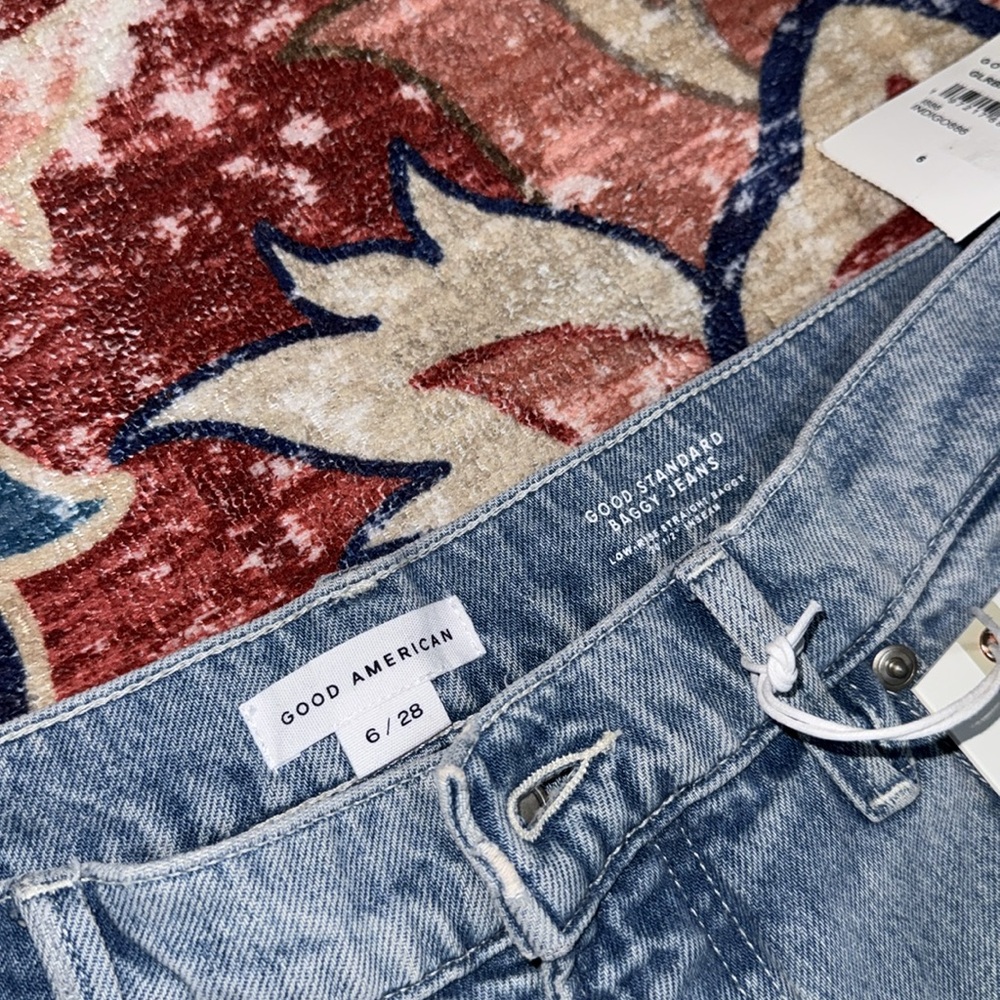 Good American High Rise baggy Jeans - Picture 12 of 12